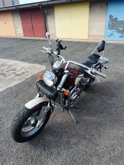 Suzuki VZ 800 Marauder - 2