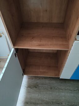 Vysoká kuchyňská potravinová skříň - 2