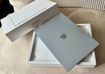 Apple MacBook Air 15" 2025, M4 10-Core, 16GB/256GB, modrý - 2