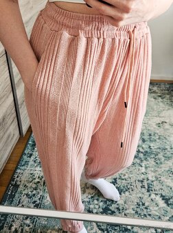 Dámské světle růžové pletené tepláky, velikost S - 2