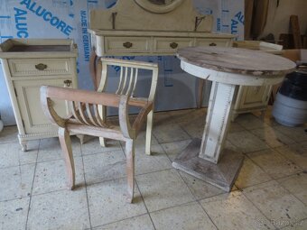 Starožitný nábytek k renovaci - 2