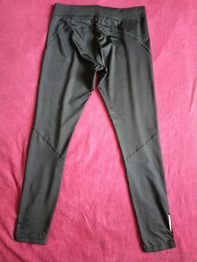 Černé sportovní přiléhavé kalhoty - 2