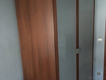 Rohová šatní skříň, IKEA Hopen. PC 10.000 Kč - 2