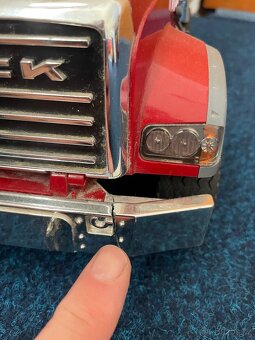 Bruder popeláři Mack - 2