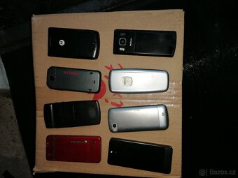 Staré tlacitkove telefony - 2