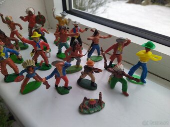 Retro figurky indiáni a kovbojové - 2