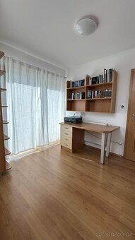 Studentský pokoj, skříně + psací stůl - 2