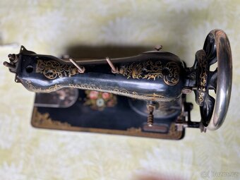 Bobbin šicí stroj - 2