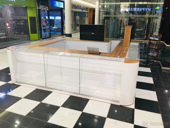 Kiosek, stánek do obchodního centra, prosklené vitríny - 2