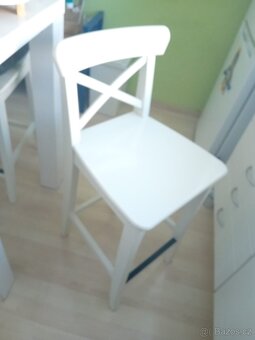 Stůl a čtyři židle - 2