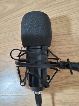 mikrofon se stolním stativem - 2
