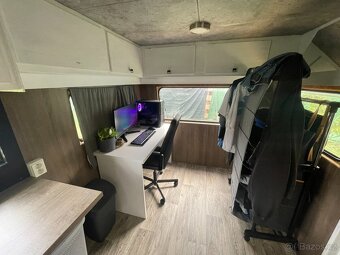 Zrekonstruovaný karavan HOBBY 10 m (5×2 m) - 2