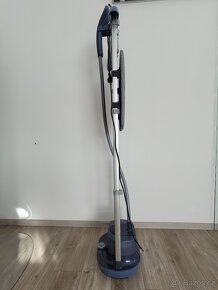 Stojanový napařovač oděvů - 2