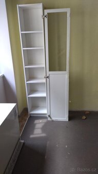 Vysoká prosklená skříňka Ikea - 2