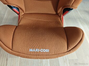 Maxi Cosi Rodifix Airprotect v hnědé barvě (dětská autosedač - 2