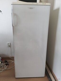 Prodám starší FUNKČNÍ mrazák ZANUSSI. - 2