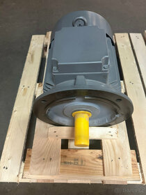 Elektromotor MEZ, 5.5kW, 1450 ot./min., přírubový - 2
