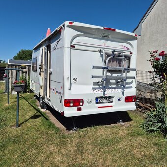Lehký Anglický karavan - 2
