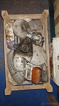 Motor Jawa pionýr 2 ks + různé díly - 2