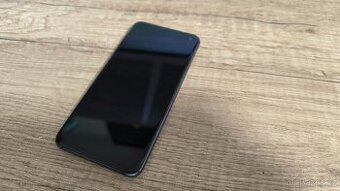 Samsung galaxy s10e - jako nový - 2