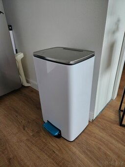 Nový bílý nerezový pedálový odpadkový koš - 2
