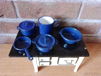 Starožitný sporáček pro panenky - 2