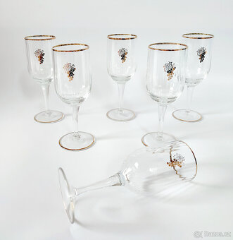 Sklenice, skleničky menší na víno a podobně - 6 kusů - 2