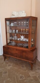 Starožitný nábytek - jídelna - 2