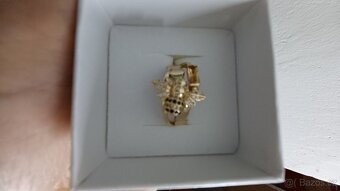 Zlatý prsten se včelkou - 2