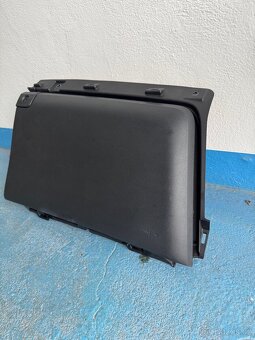 Přihrádka spolujezdce Ford Mustang 6. gen LHD - 2