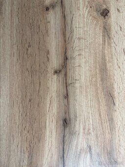 Stolek pod televizi. - 2