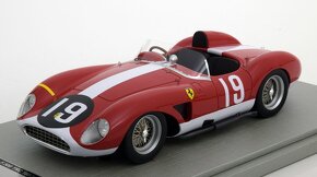 PRODÁM NOVÉ MODELY TCM 1:18 - 2x FERRARI - Resin - 2