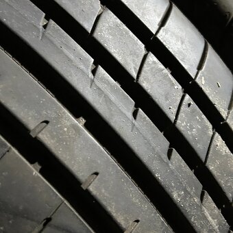 Letní pneu 215/45 R18 89V GoodYear 6,5-7mm - 2
