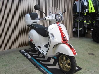 Piaggio Vespa GTS 125 Super - 2