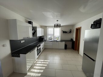 Prodej, rodinný dům 206 m2, pozemek 560 m2, Šenov, ul. Petřv - 2