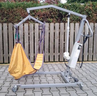 Elektrický invalidní zvedák. - 2