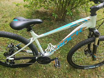 Dámské 27,5" horské hliníkové kolo ROCK MACHINE, rám 18" - 2