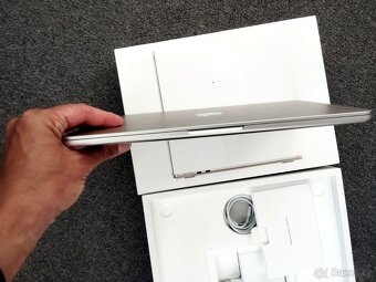 MacBook Air 13 palců M2 8 GB RAM 256 ssd - 2