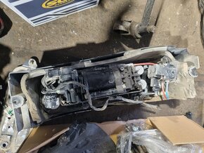 Bmw f11 rok 2011 3.0 150kw vzduchový kompresor na podvozek - 2