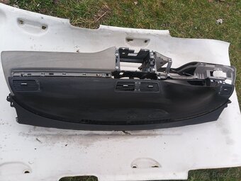 Prodám palubní desku Volkswagen Passat b6 - 2