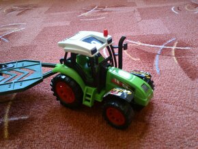 Traktor s vlekem - 2