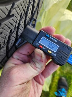235 45 R19 zimní pneu nokian - 2