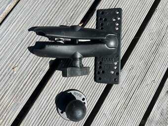 Držák echolotu Lowrance - RAM mount - 2
