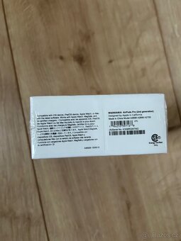 Apple Airpods w magsafe charging case - 2