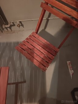 Prodám tento dřevěný stůl a dvě dřevěné židle k tomu - 2