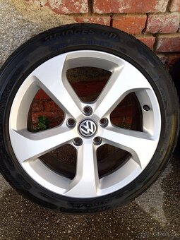 Alu VW Brooklyn 17" 5x112 letni pneu 225/45 - 2