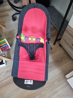 Houpátko Originál BabyBjorn s hračkou - 2