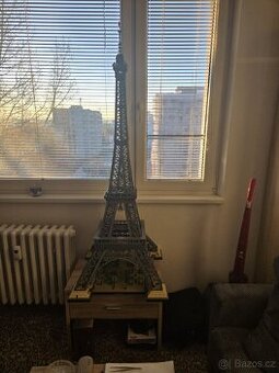 Prodej modelu Eifelovy věže - 2