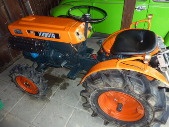 Malotraktor Kubota B 7000 4WD a příslušenství - 2
