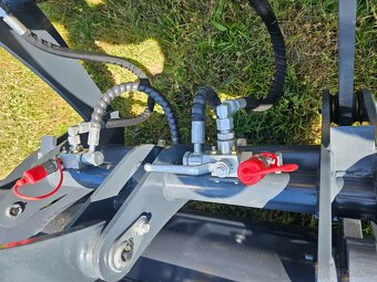 kloubový nakladač - 2